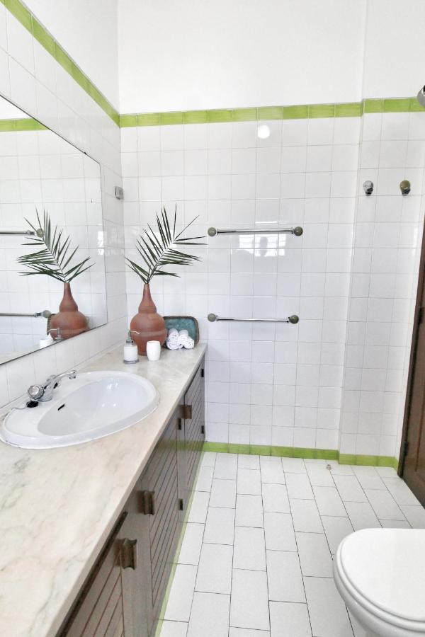 T3 Holiday Cottage Near The Beach | C225 Porches  Kültér fotó